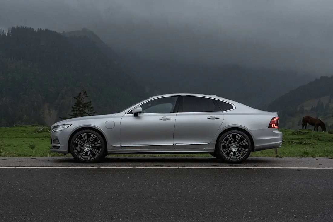 FrontVolvo-S90-2023-Side FrontVolvo-S90-2023-Side