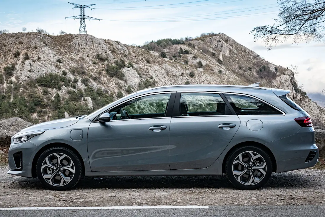 Kia-Ceed-Sportswagon-PHEV-Side Kia-Ceed-Sportswagon-PHEV-Side
