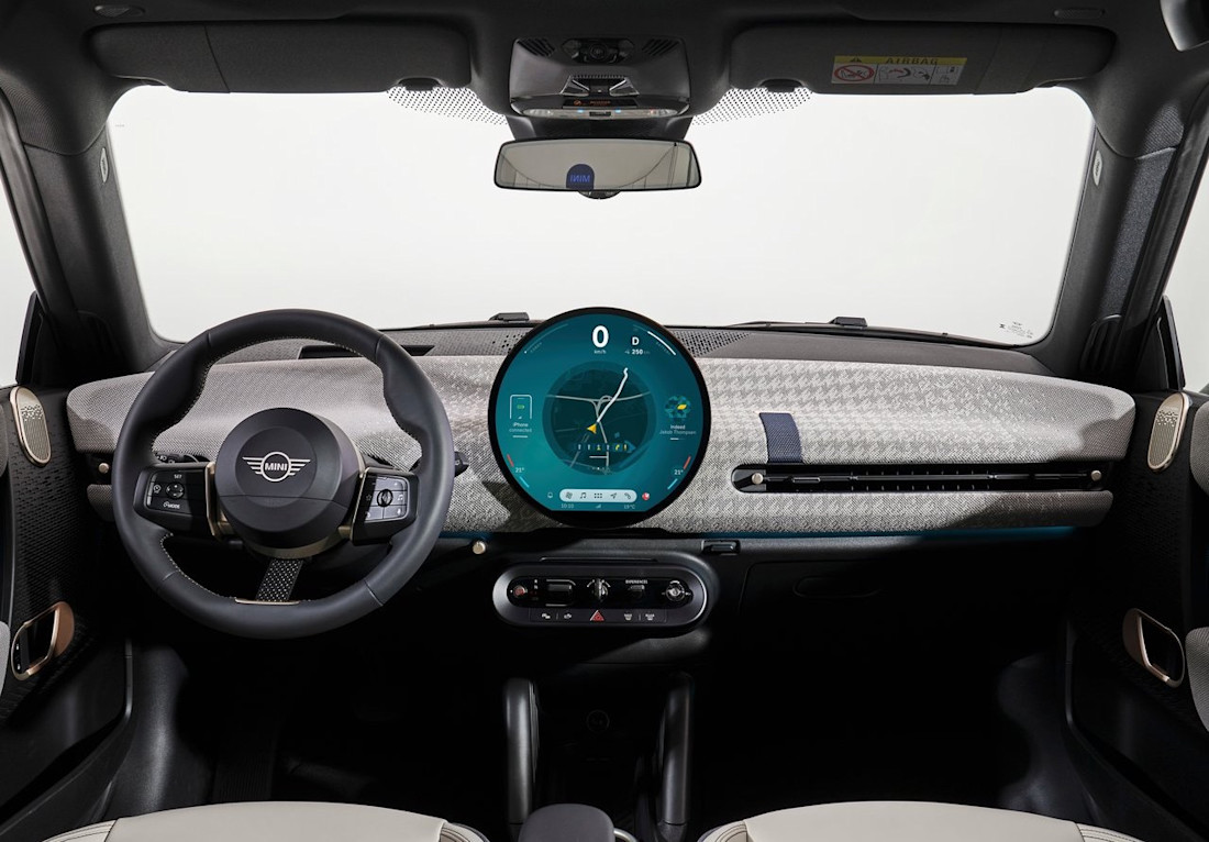 Mini-Cooper SE-2024 interior