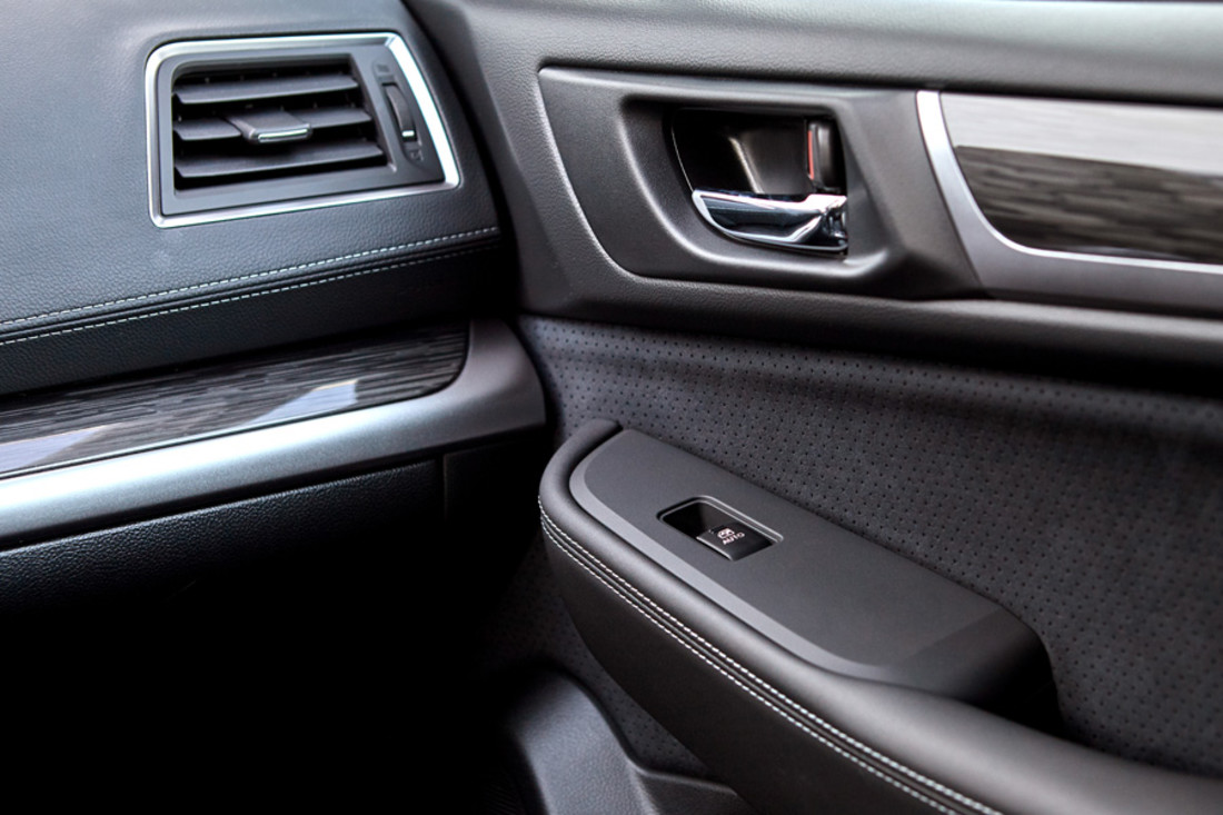 Subaru Outback Silver Edition (40).jpg