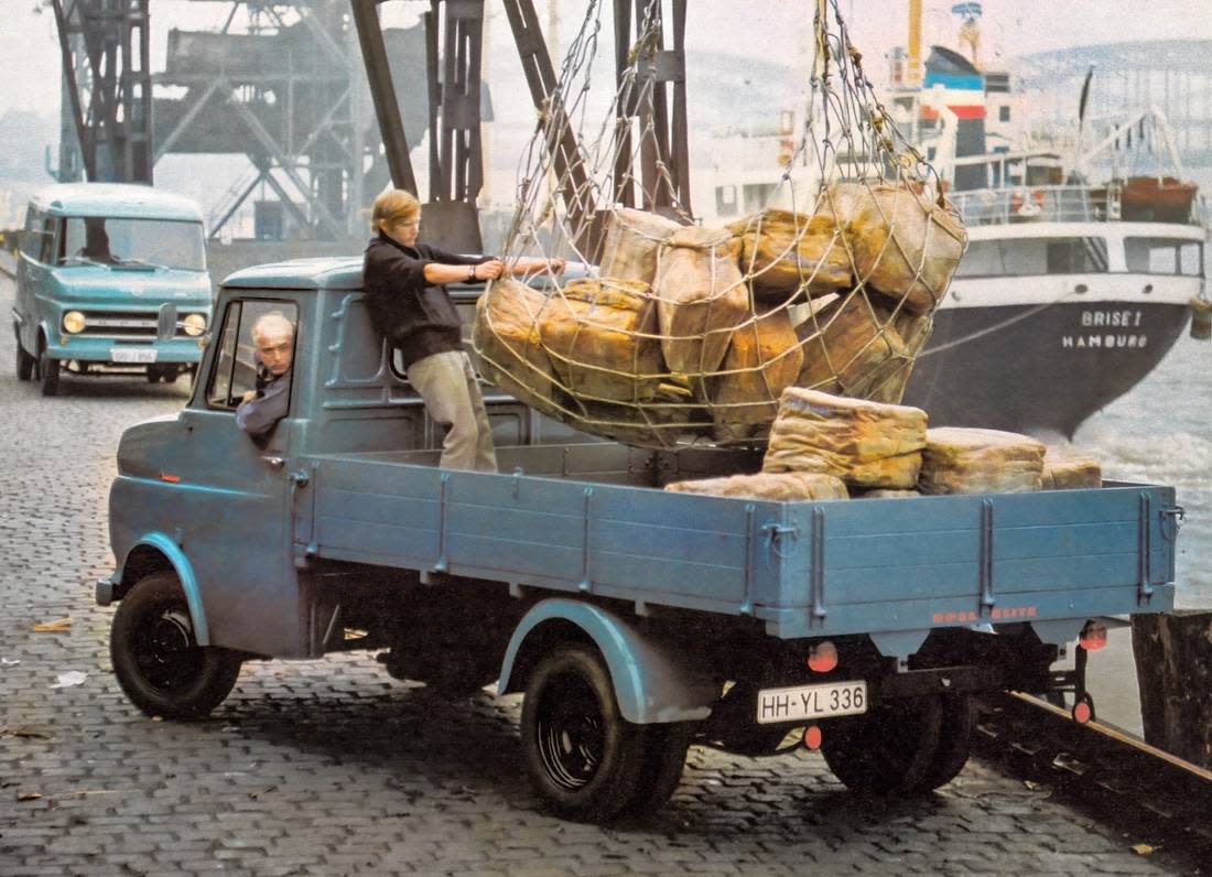 4WebUbFOc8i8zvPBNtiNdR-7d90738920b4b269caf45503a64e09ac-opel-bedford-blitz-back-1100