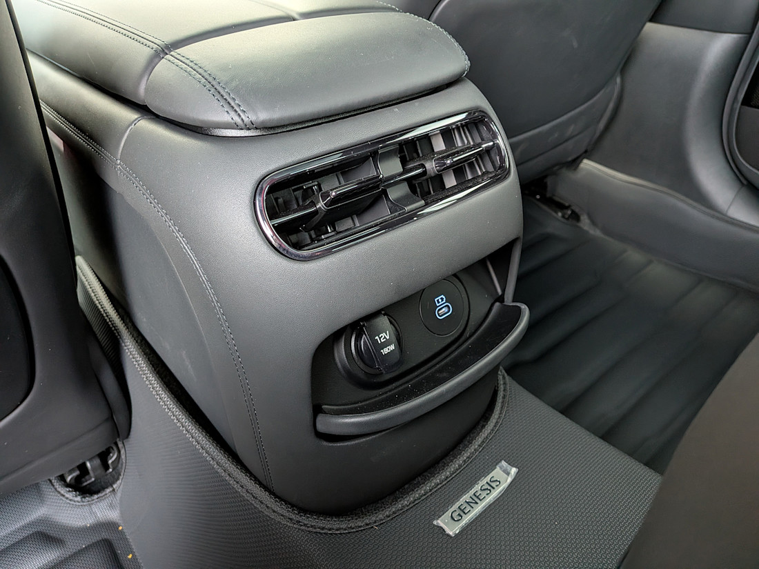 2026 Genesis G90 Black Edition - TD - SBe - 260327 - 22.jpg