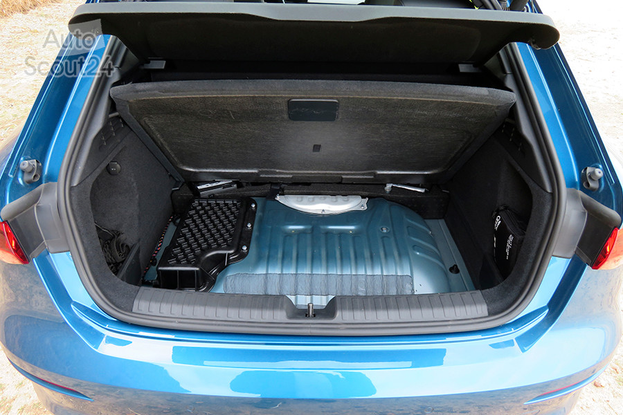 FT_19_audi_a3_sportback_maletero_fondo.JPG
