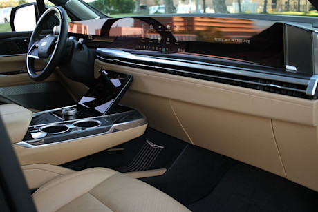2025 Cadillac Escalade IQ Review Body Image