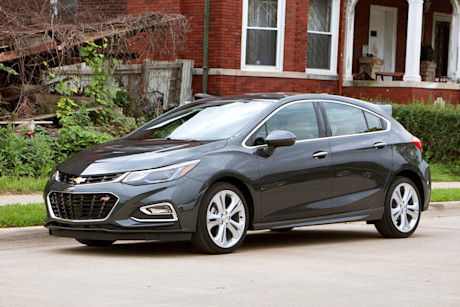 Editorial 2017 chevrolet cruze hatchback 01 ew