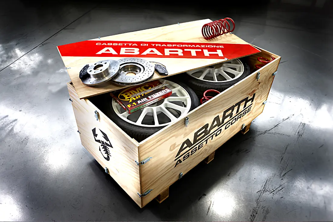 Abarth onderdelenkit.jpg Abarth onderdelenkit.jpg