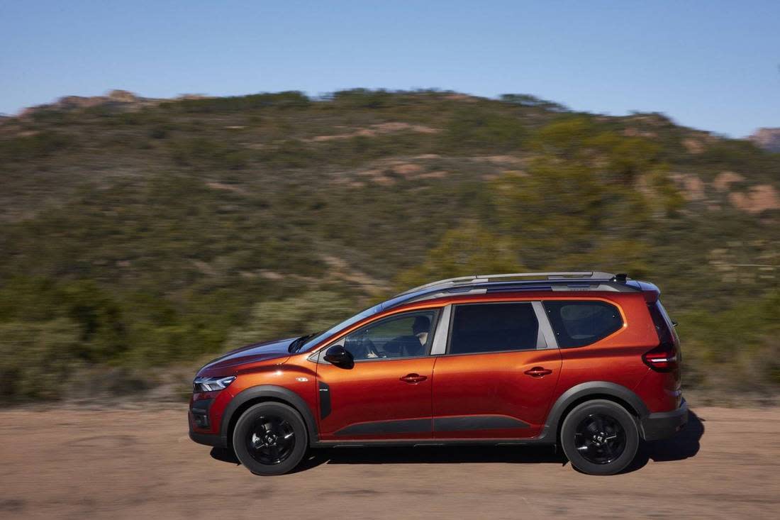 1VFGHySjYqjr0Lfn1K8ZqX-730c950f5d87efc139c921c109b00be7-dacia-jogger-2022-7-2-1100