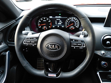 Editorial 2018 kia stinger jb 38