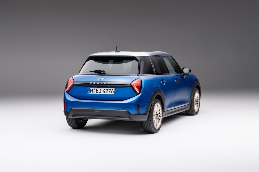 mini-cooper-5-door-2025 (4).jpg