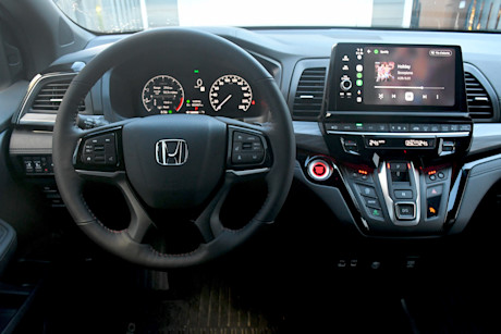 Honda Odyssey Black Edition 2025 : essai routier Body Image