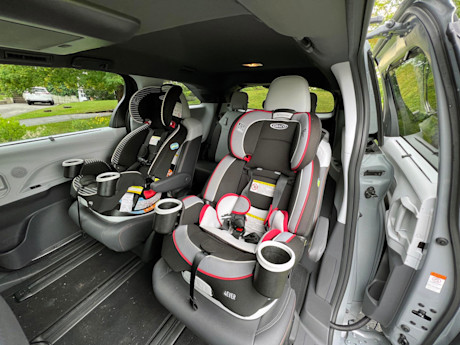 Editorial 2023 toyota sienna xse awd td 230908 23 msp