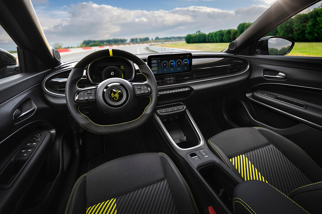 Abarth 600e interieur