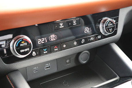 Editorial 2024 mitsubishi outlander phev gt premium 39