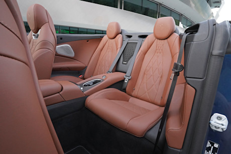 9 maserati-grancabrio-folgore-2026-ruecksitze