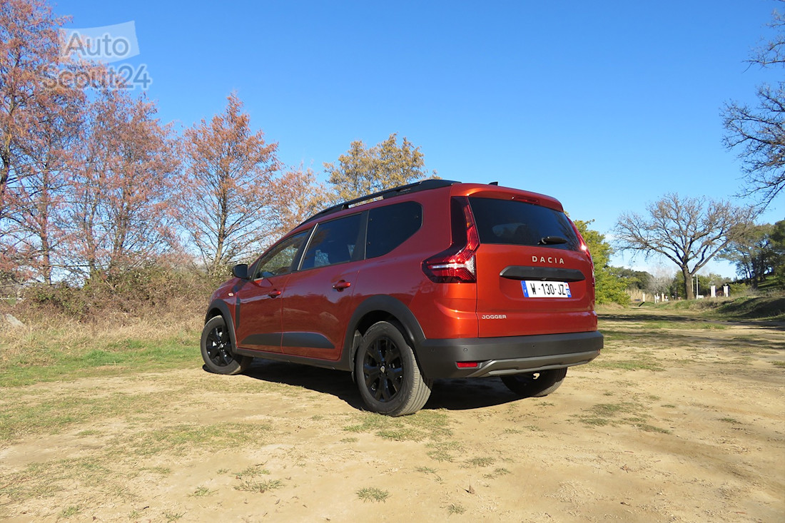 10_dacia_jogger.JPG