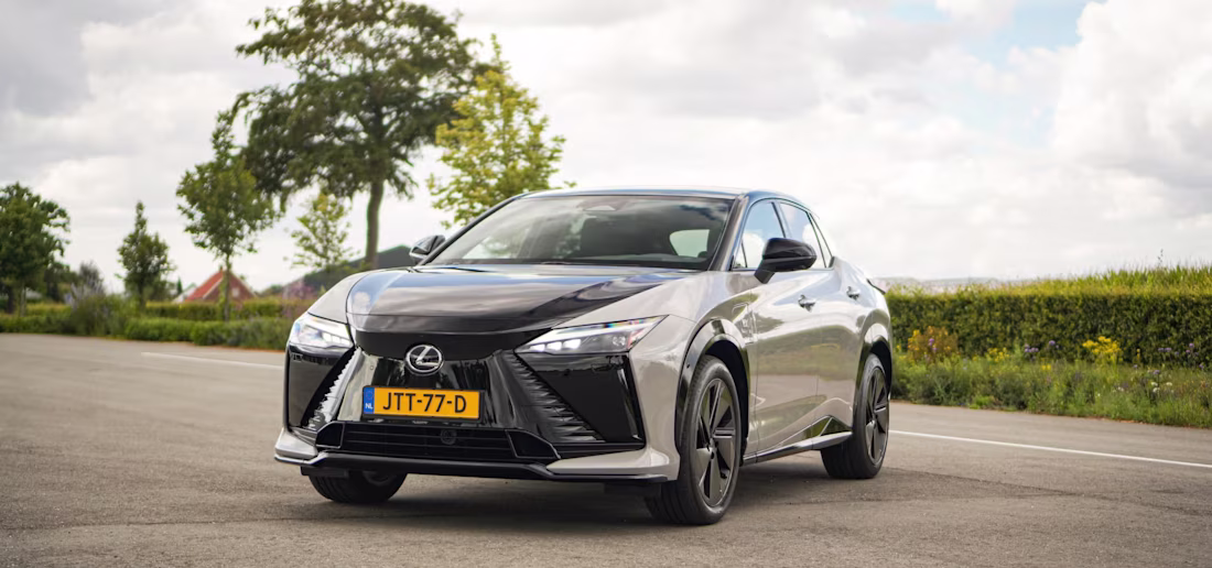 Lexus RZ 550e F Sport 4