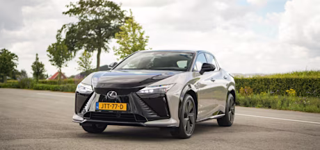 Lexus RZ 550e F Sport 4