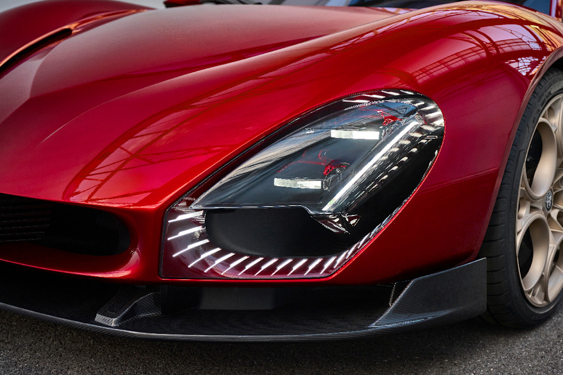 Alfa-Romeo-33-Stradale (11).jpg