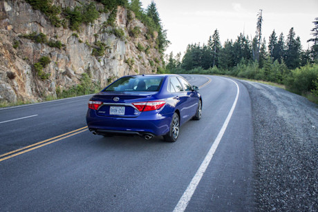 Editorial 2015 toyota camry xse v6 bm 05