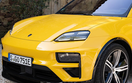 Editorial 2024 porsche macan turbo electric fd 240423 08 jw