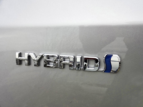 Editorial 2015 toyota prius v sh 16