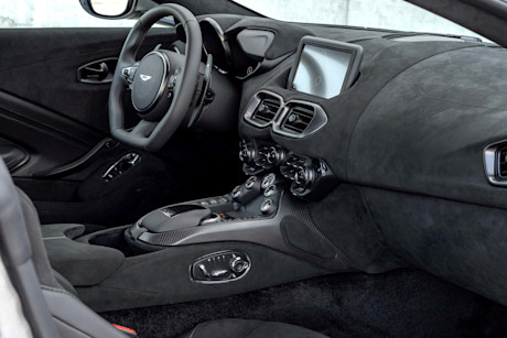 Editorial 2020 aston martin vantage 06 aston martin