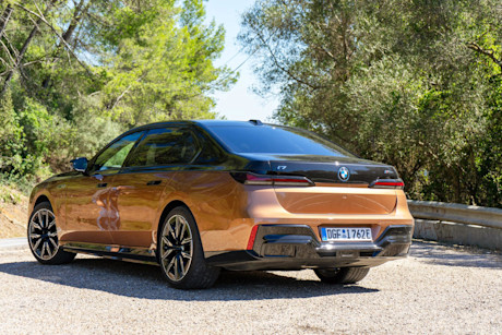 Editorial 2024 bmw i7 m70 fd 231001 03 kd