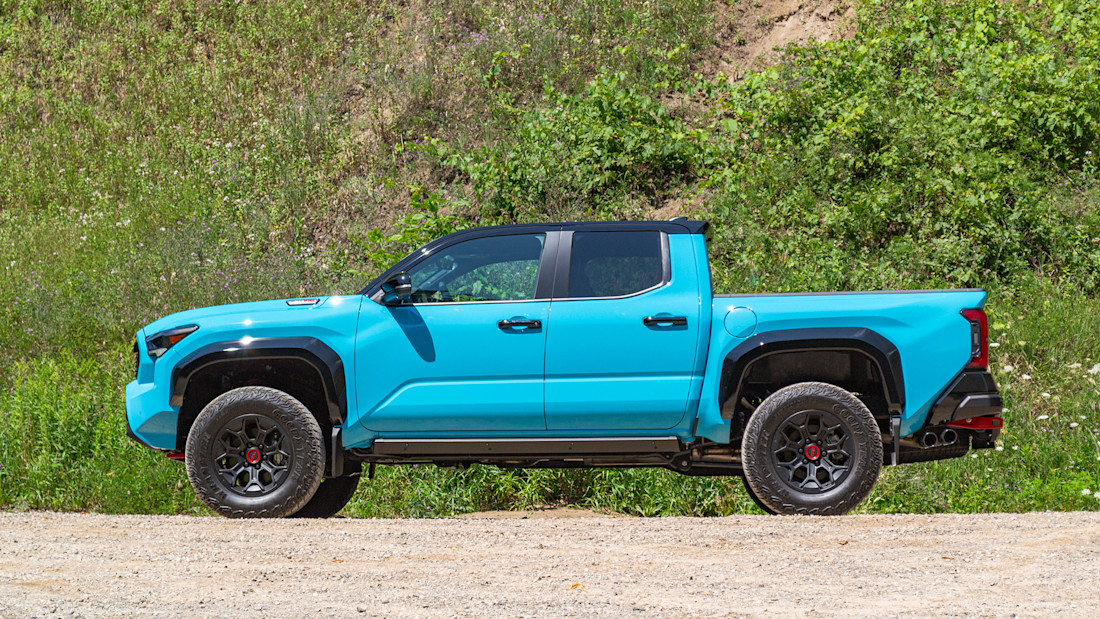 2026 Ford Ranger Raptor v Toyota Tacoma TRD Pro - Comp - KP - 261009 - 39.jpg