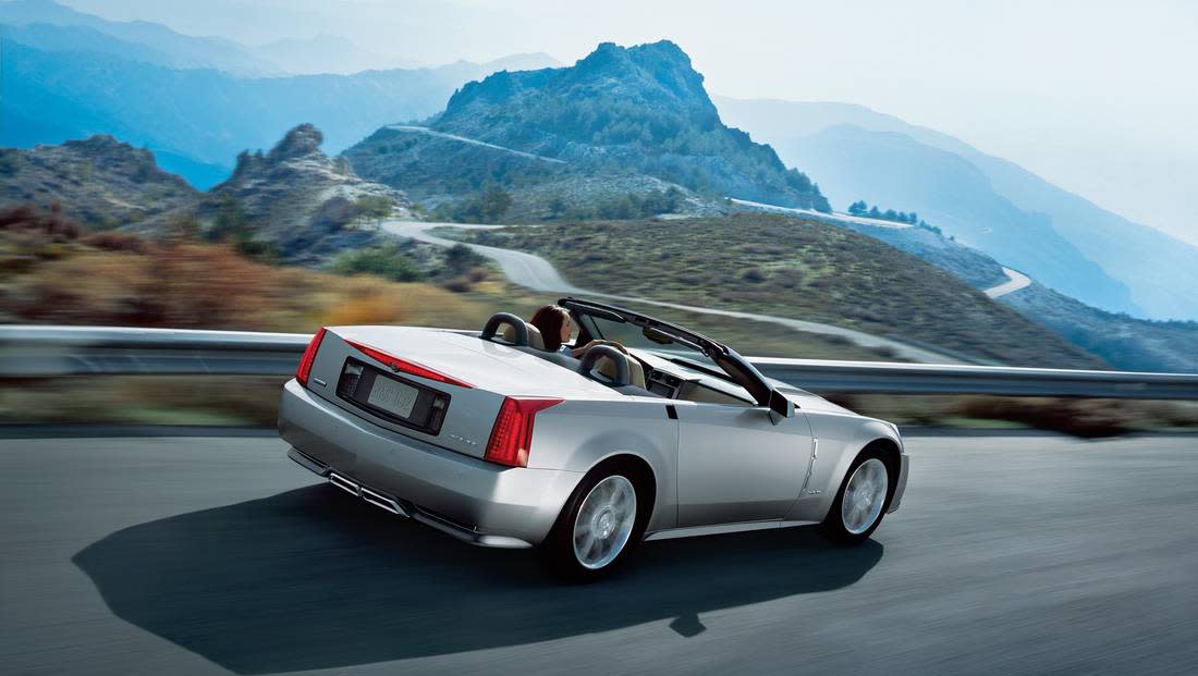4ZpfGHavvu9HXwx3YTrQsX-00e1a47206425fcd6b39961b71bea403-cadillac-xlr-back-1100