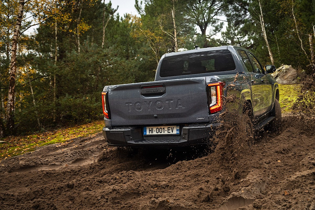 BEBE20251113 Toyota Hilux 03