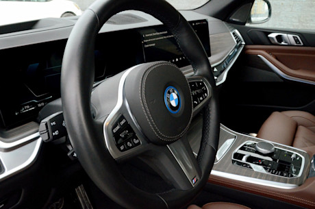 BMW X5 xDrive50e 2024 : essai routier Body Image