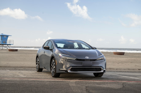 Editorial 2025 toyota prius phev toyota 241121 5