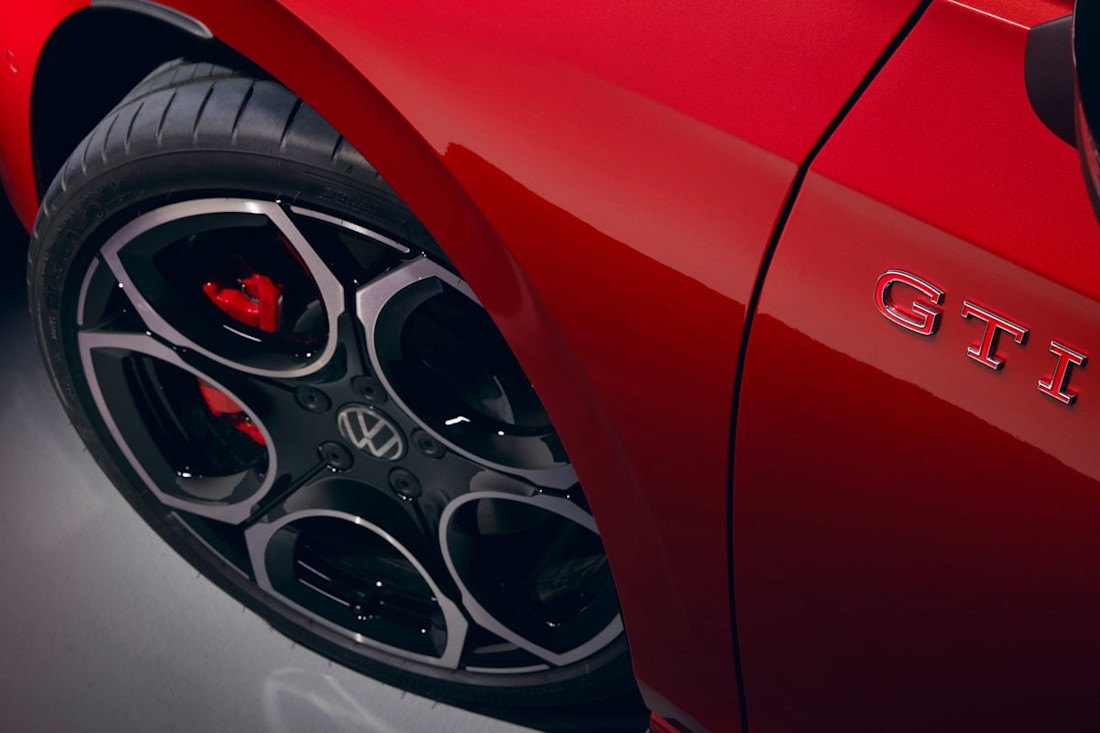 Volkswagen-Golf_GTI-2024-1600-14.jpg