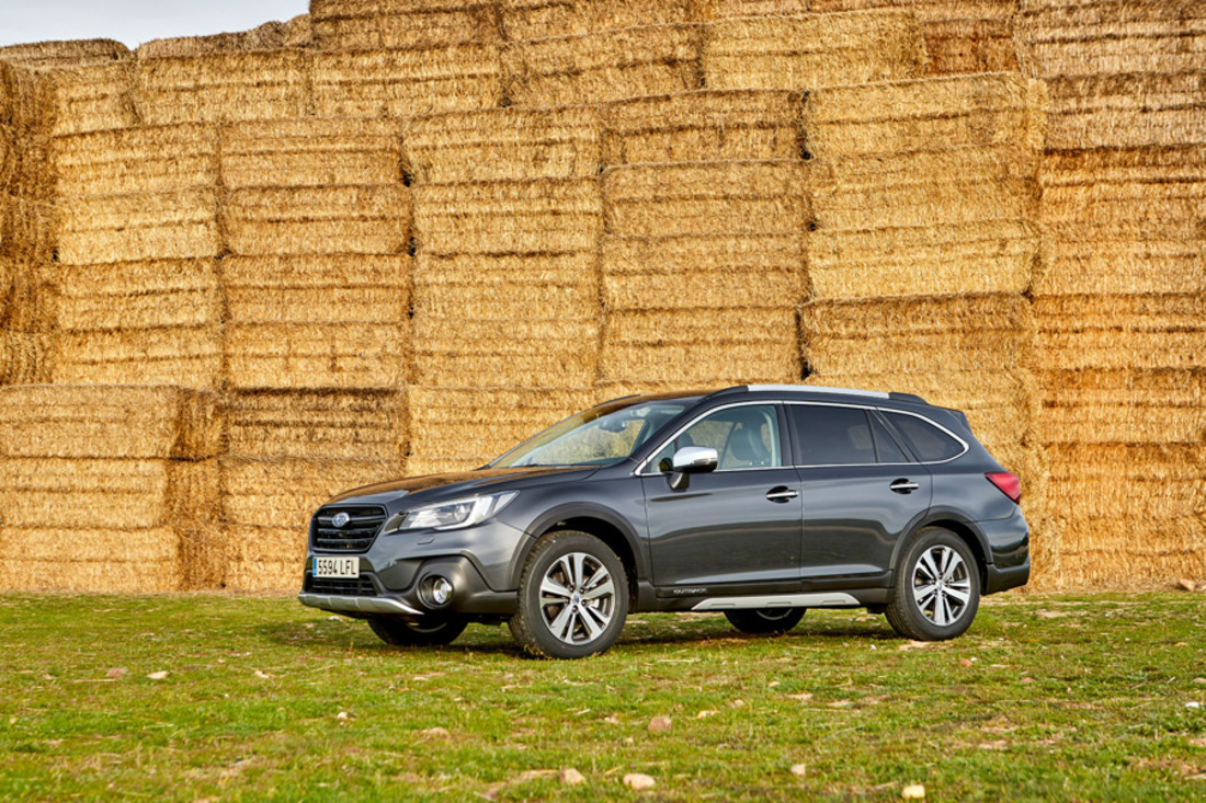 Subaru Outback Silver Edition (7).jpg