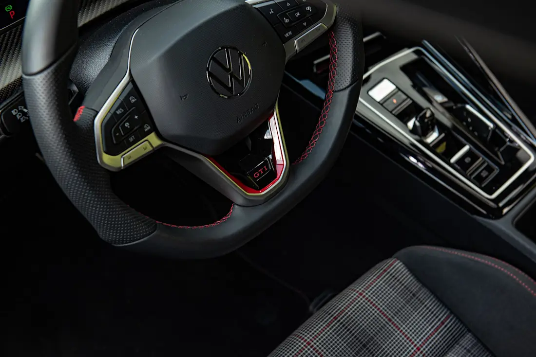 vw-golf-gti-2025-lenkrad