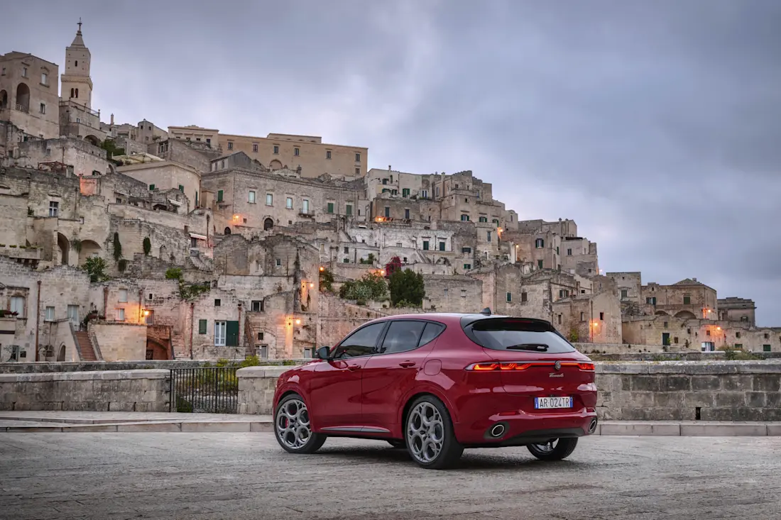 alfa-romeo-tonale-phev-tributo-italiano-2024-review-laatste-lofzang-op-benzinemotor-2024-04 alfa-romeo-tonale-phev-tributo-italiano-2024-review-laatste-lofzang-op-benzinemotor-2024-04
