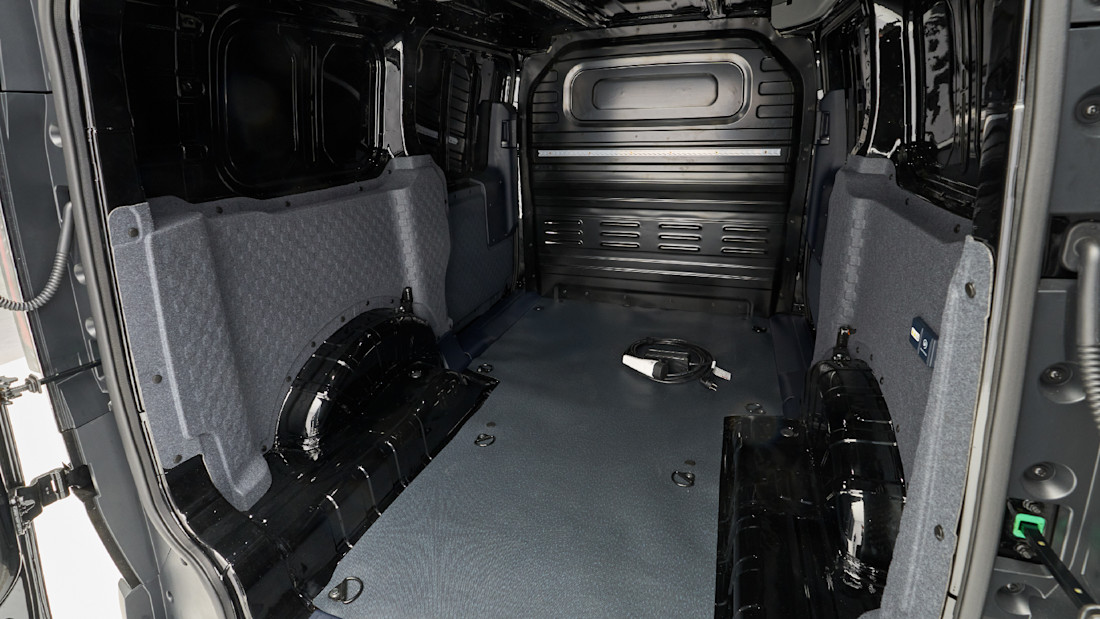 kia-pv5-cargo-2025-interior (3).jpg