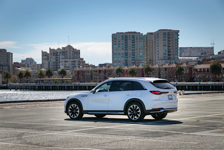 Editorial 2024 mazda cx 90 phev 06 jw