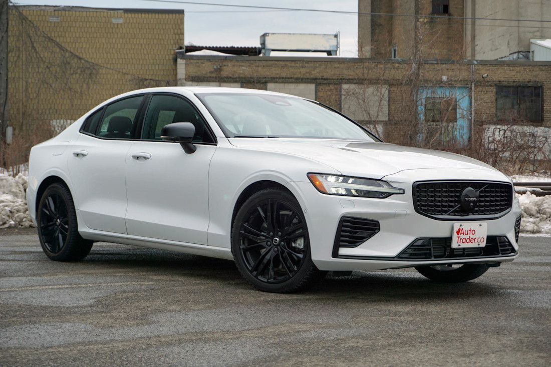 Editorial 2023 volvo s60 recharge plus 02 di
