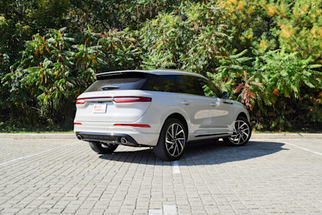 Editorial 2024 lincoln corsair grand touring awd td 240126 07 sha