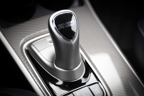 Editorial 2019 mitsubishi outlander phev gt 4wd 17 ts