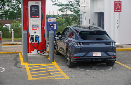 Editorial 2021 ford mustang mach e premium awd 12 di