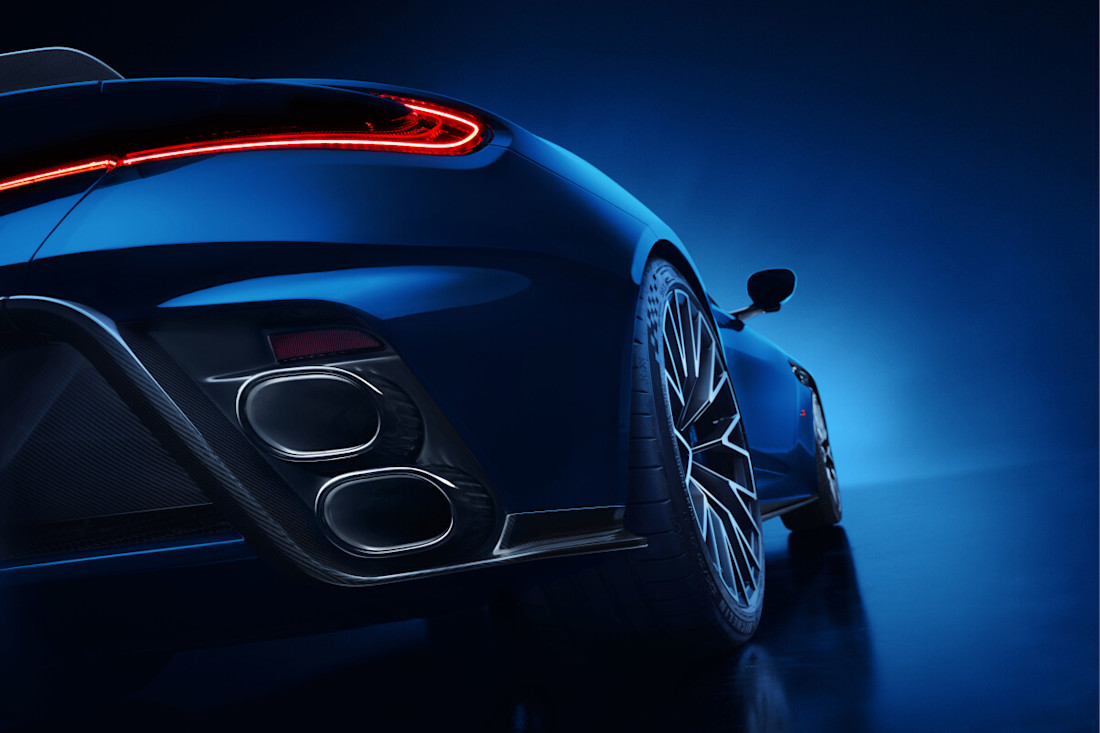Aston Martin DB12 S_08.jpg