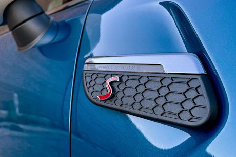 Editorial 2022 mini cooper s 5 door premierplus 16 ct
