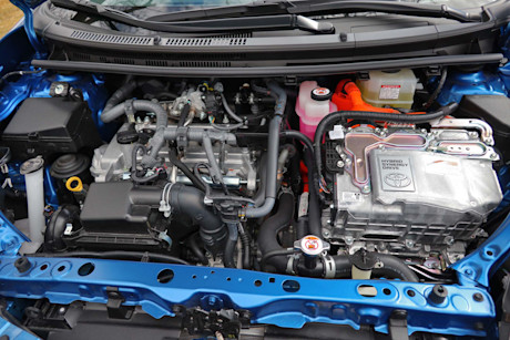 Editorial 2019 toyota prius c technology 17 jm