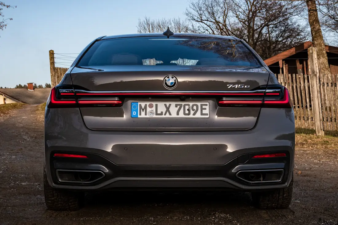 BMW-745e-Rear