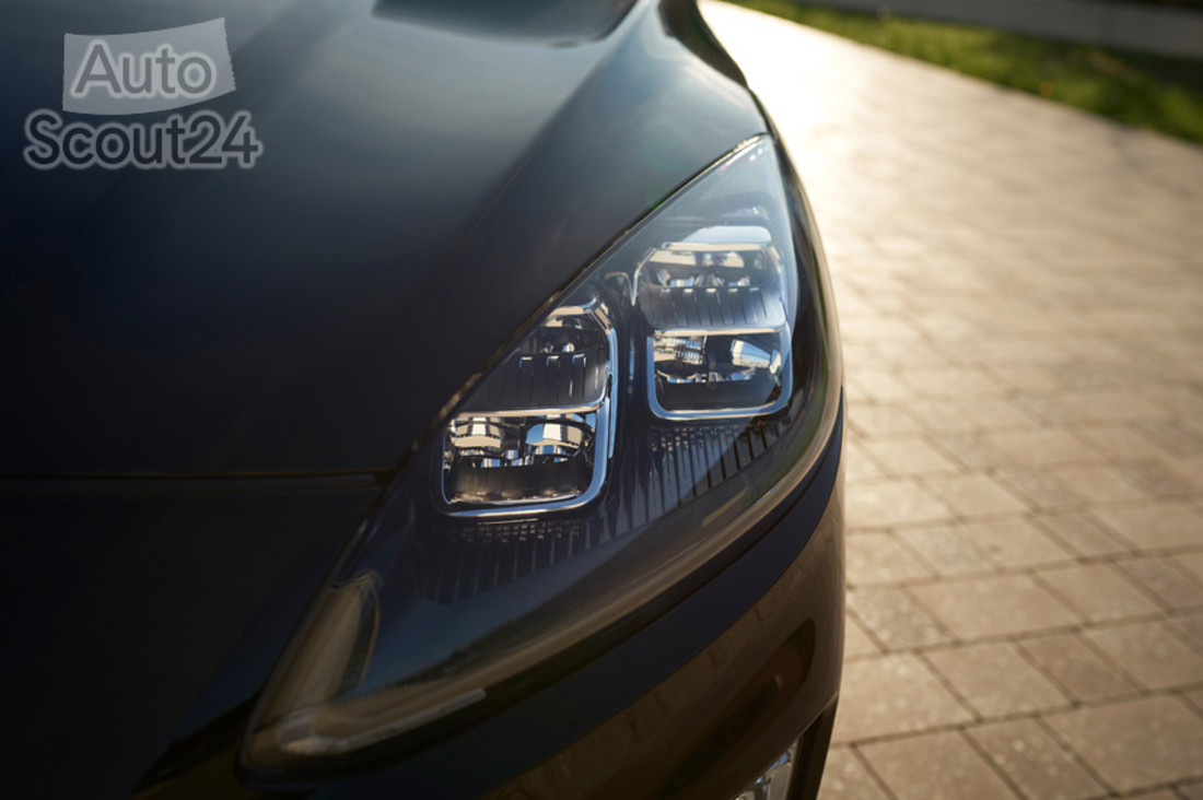 ford-kuga-hybrid (5).jpg