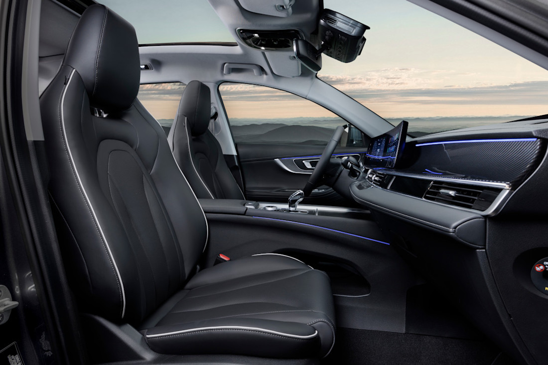 Ebro-S700-2025-interior (4).jpg