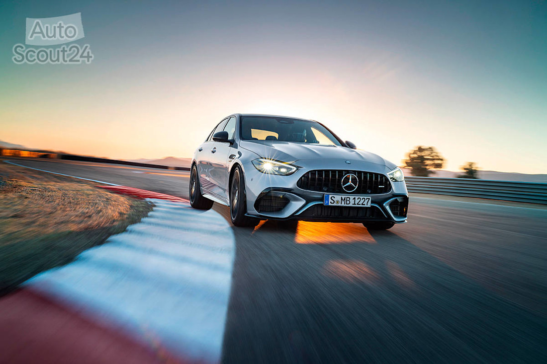 Mercedes-AMG C63 S EPerformance 2022 (9).jpg