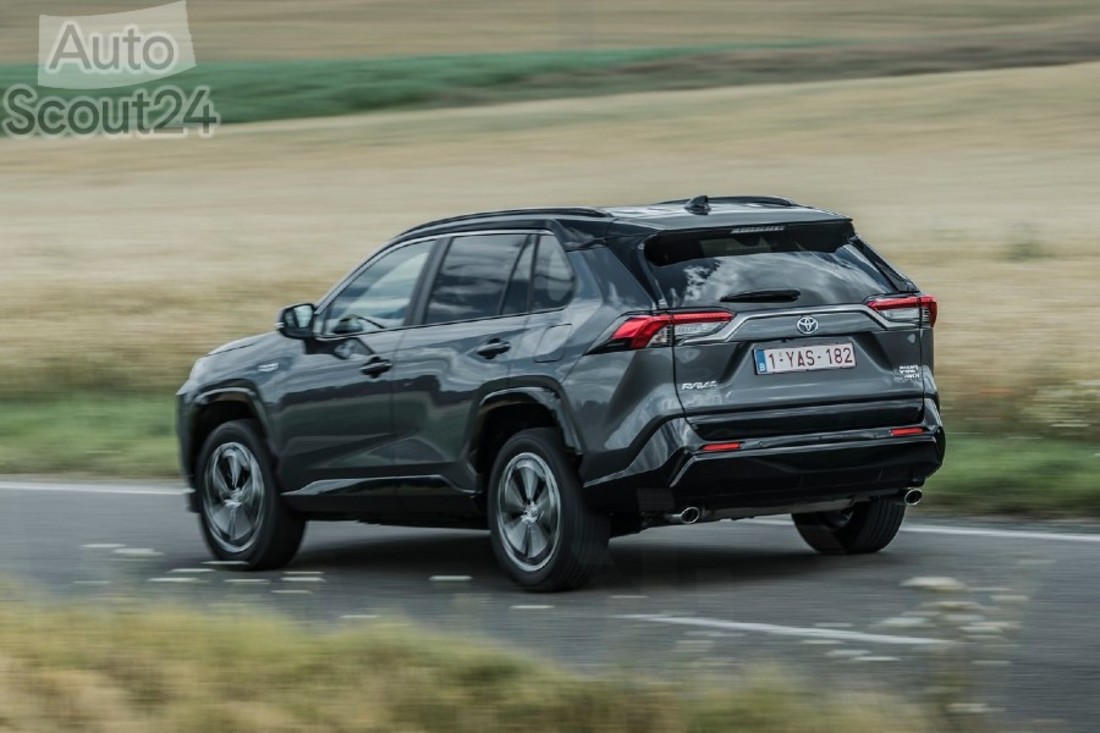 Toyota-RAV4_Plug-in_Hybrid-2021-1280-34 (1).jpg
